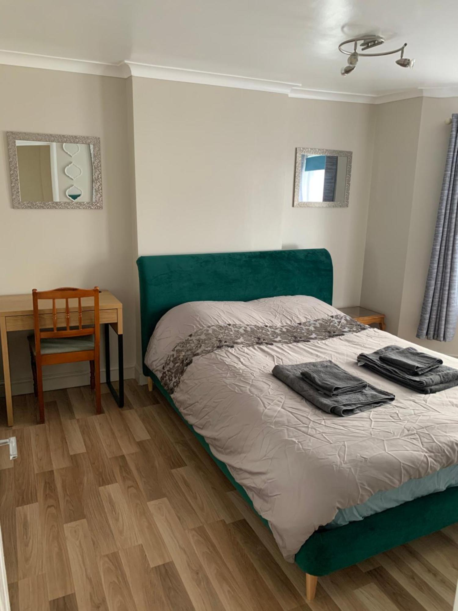 Relaxing Home - 7-10Min To Bournemouth Sandy Beach By Car - Private Garden, Parking And Spa Eksteriør billede