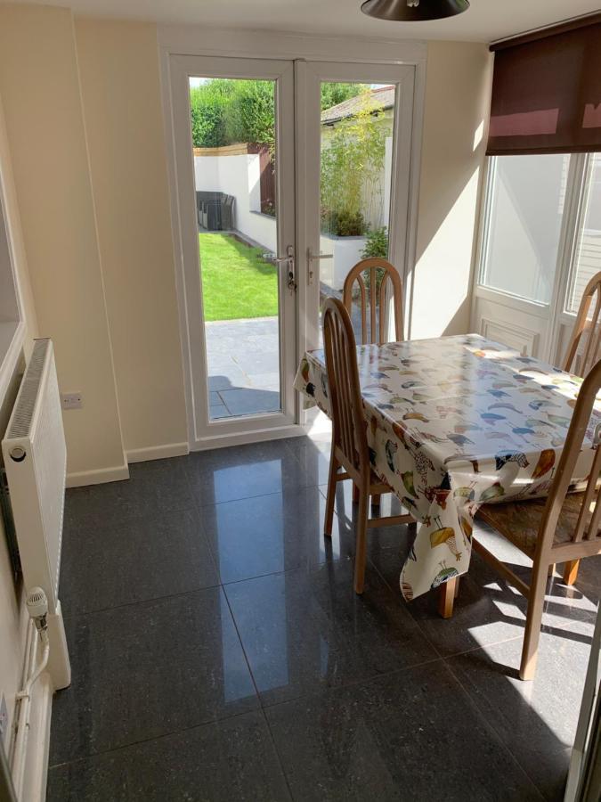 Relaxing Home - 7-10Min To Bournemouth Sandy Beach By Car - Private Garden, Parking And Spa Eksteriør billede