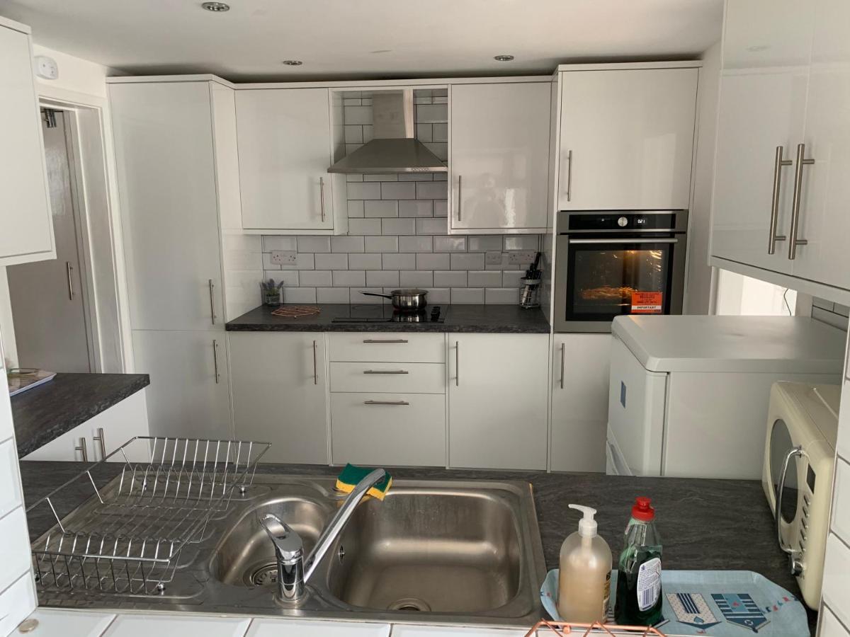 Relaxing Home - 7-10Min To Bournemouth Sandy Beach By Car - Private Garden, Parking And Spa Eksteriør billede